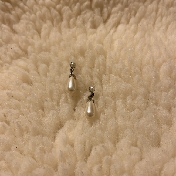 Cream and Gold Dangly Earrings - Picture 6 of 16